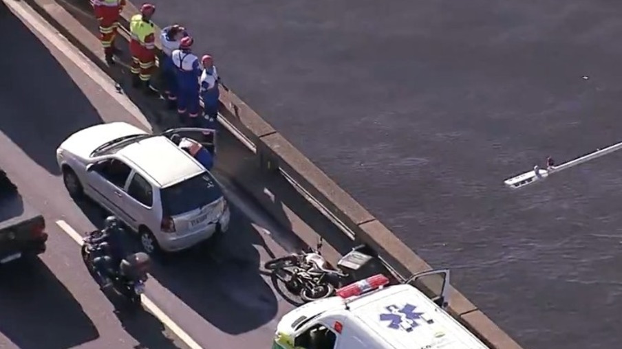 Motociclista morre ao cair da Ponte Rio-Niterói