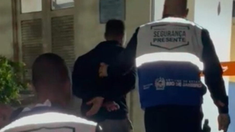 Homem é preso furtando residência em Niterói
