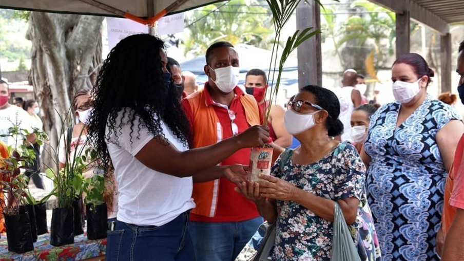Moradores de Niterói recebem serviços gratuitos nesta quarta