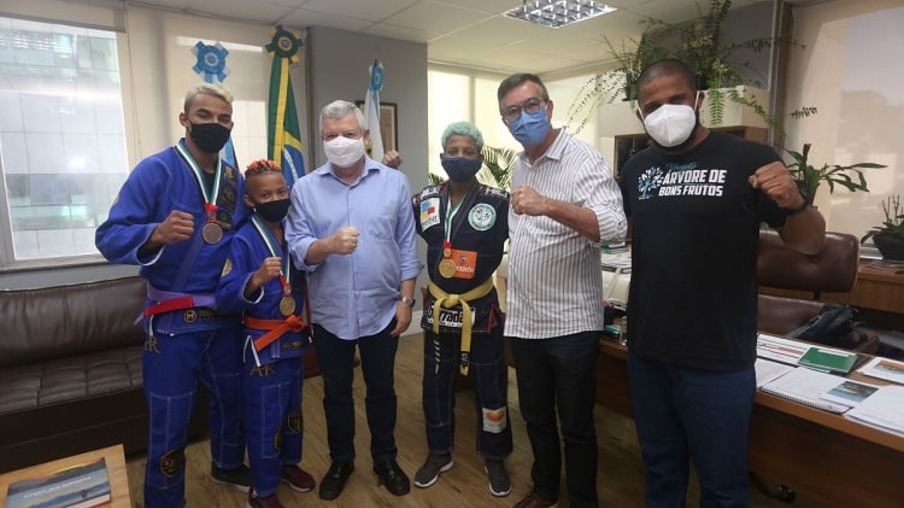 Prefeito de Niterói recebeu três jovens campeões mundiais de Jiu-Jitsu