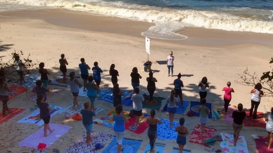 Última edição do ano do "Yoga na Praia" acontece neste domingo em Niterói