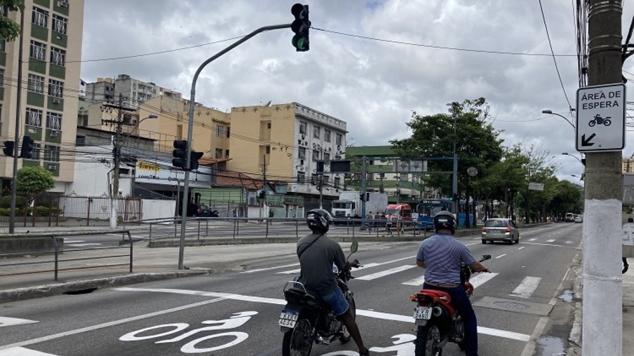 Alameda São Boaventura terá faixa de retenção para motos
