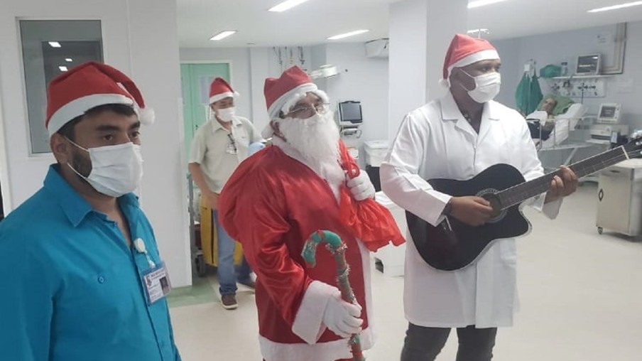 Hospital Carlos Tortelly faz festa de Natal para pacientes internados