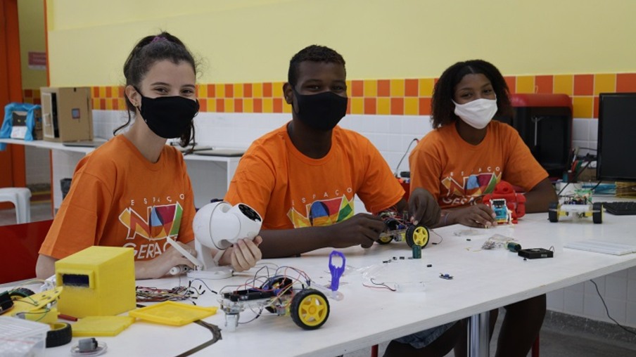 Alunos do Espaço Nova Geração conquistam vaga na etapa nacional do Torneio Brasil de Robótica