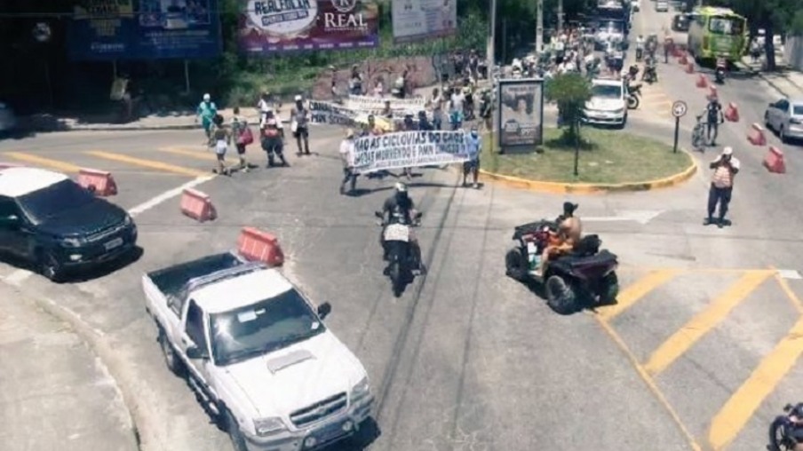 Manifestação interdita trânsito na Região Oceânica de Niterói