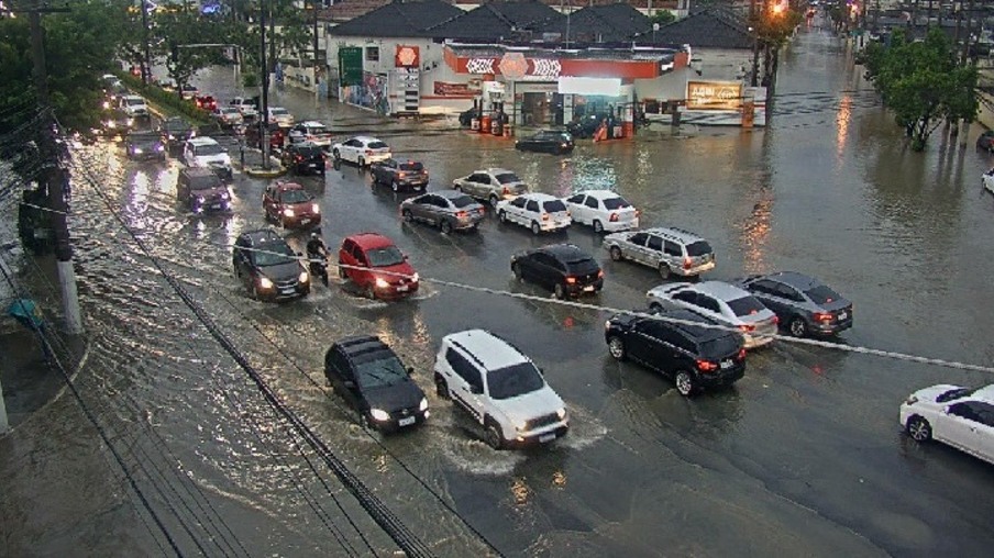 Chuva forte provoca pontos de alagamentos em Niterói