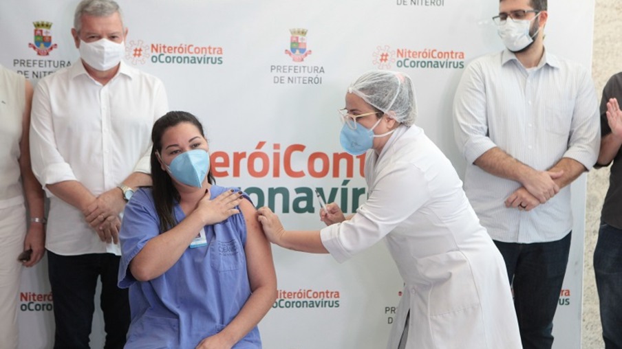 Niterói completa um ano de vacinação contra a Covid-19