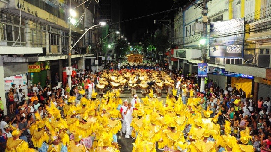 Niterói decide adiar desfile de escolas de samba
