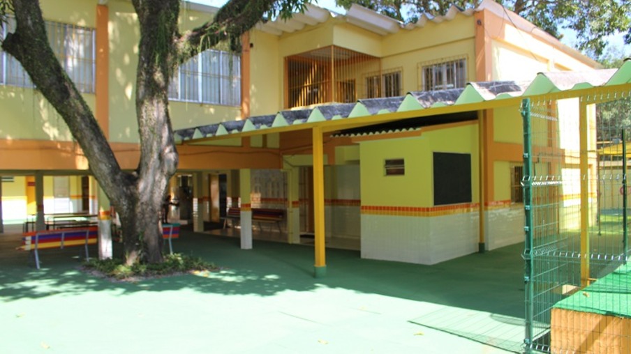 Escola inaugurada em 1986 é reformada em Niterói