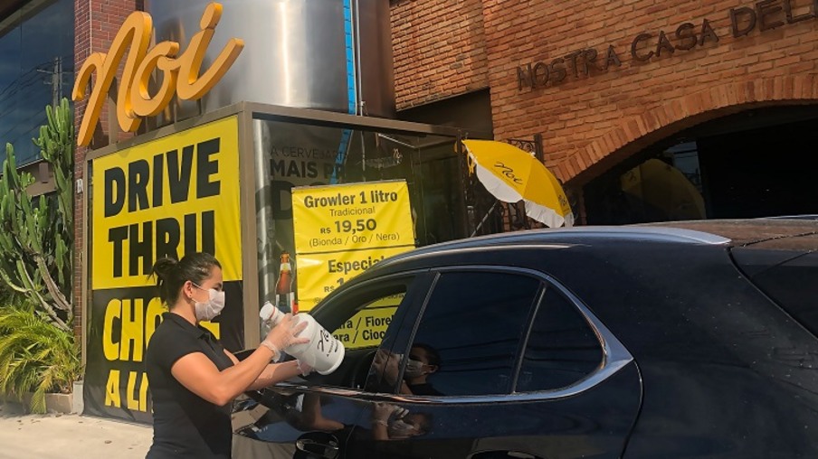 Noi promove Drive Thru Solidário em prol de Petrópolis; quem doar 3 quilos de alimento ganhará 1 litro de Chope