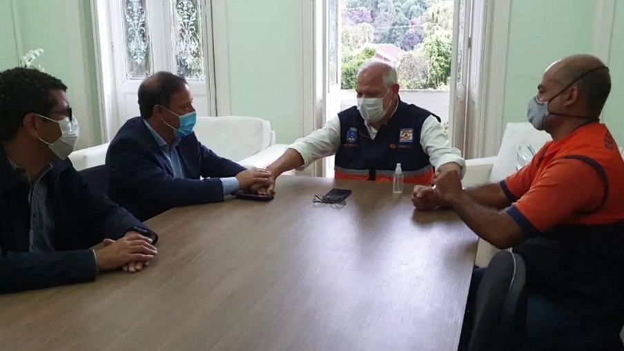 Rodrigo Neves se reúne com prefeito de Petrópolis e articula força tarefa
