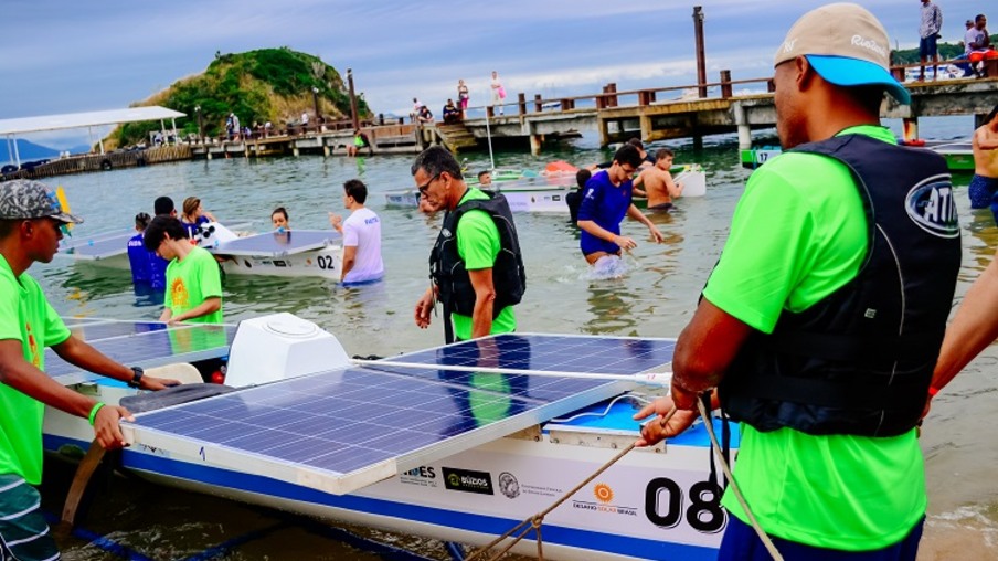Niterói realiza competição de barcos movidos a energia solar