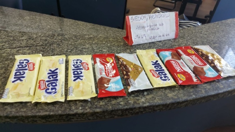 Idoso é preso por furtar chocolates em loja de Niterói