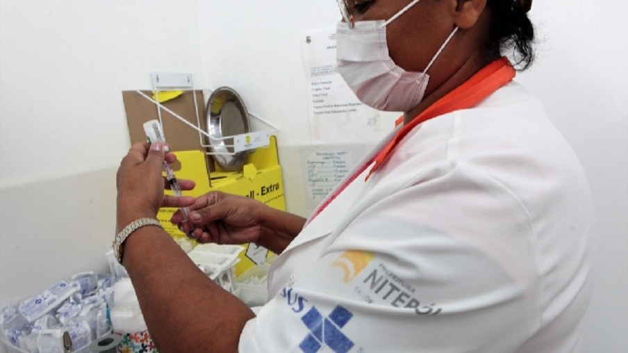 Gripe: Niterói vacina idosos com 70 anos ou mais a partir desta semana