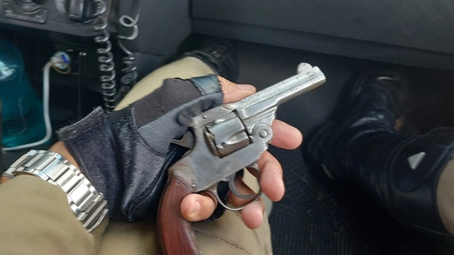 Foto: Divulgação Guarda Municipal de Niterói | Revólver calibre 32 usado no assalto