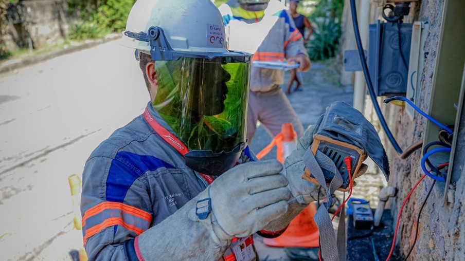 Operação da Enel encontra 407 furtos de energia em Niterói