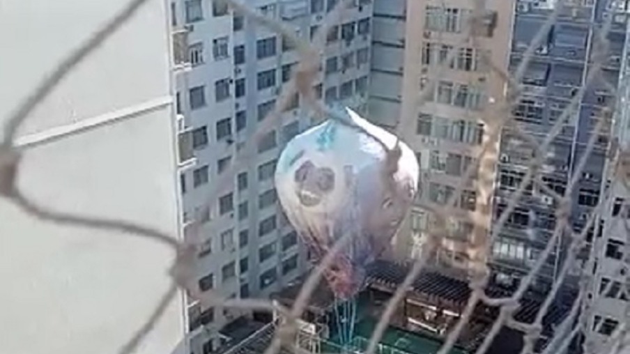 Vídeo mostra balão caindo em clube de Niterói
