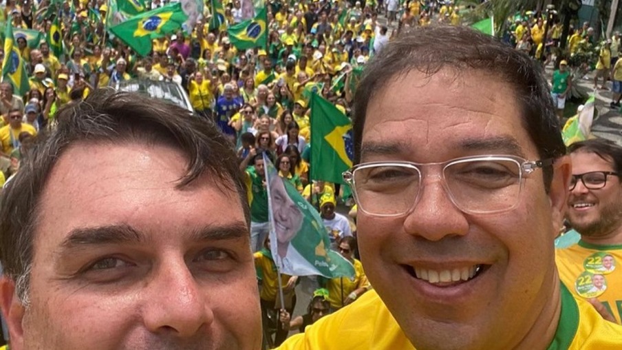 Flávio Bolsonaro e Altineu Côrtes em Niterói.