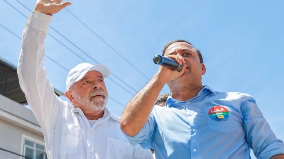 Lula e Rodrigo Neves em campanha pelo Rio.