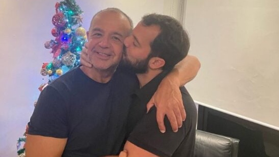 Sérgio Cabral já em casa com seu filho, Marco Antônio Neves Cabral.