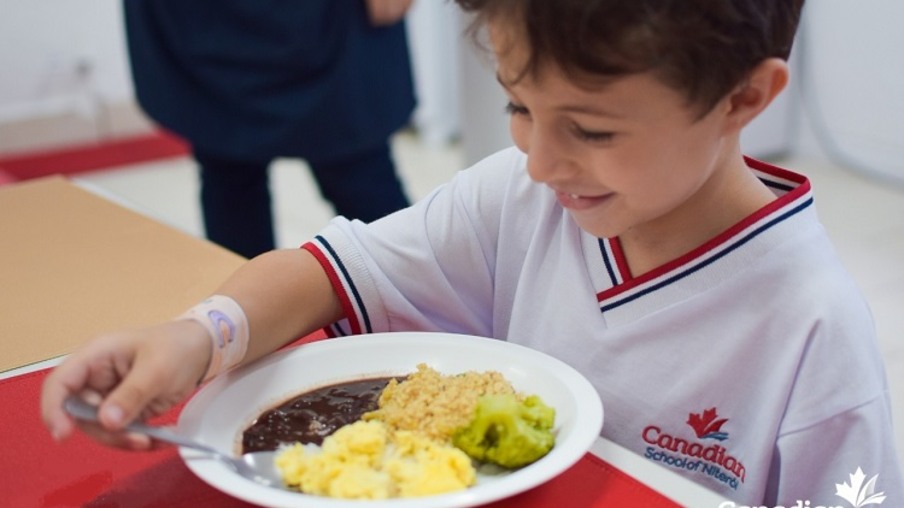 "Cozinhe mais com seus filhos, isso conecta a família e traz momentos de surpresa e felicidade”, diz a nutricionista Patrícia, parceira de colégio Marília Mattoso