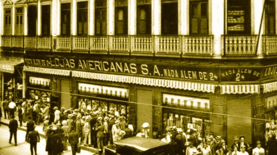 O Grupo Americanas iniciou sua trajetória há quase 100 anos, em 1929, inicialmente, como uma pequena empresa varejista, sediada na cidade de Niterói. Com o passar dos anos, o grande êxito de suas atividades a alçou a maior empresa de omnichannel da América Latina.