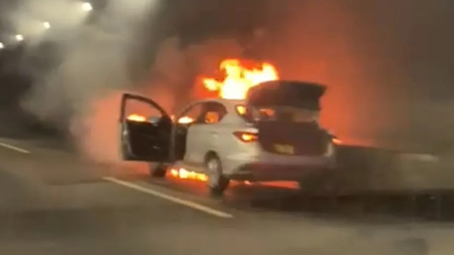Carro pegando fogo no Túnel Rebouças | Foto: Reprodução