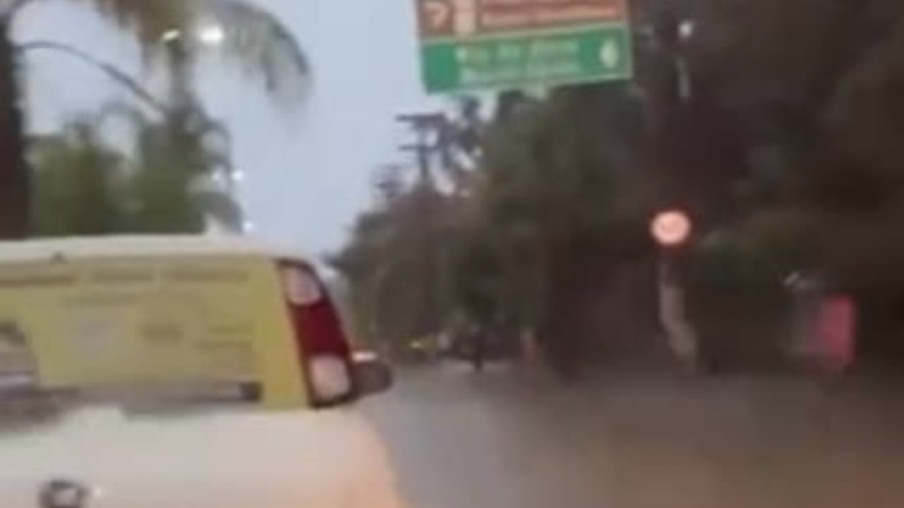 Vídeos que circulam nas redes sociais mostram como ficou a Região de Pendotiba com a forte chuva que atinge o município.
