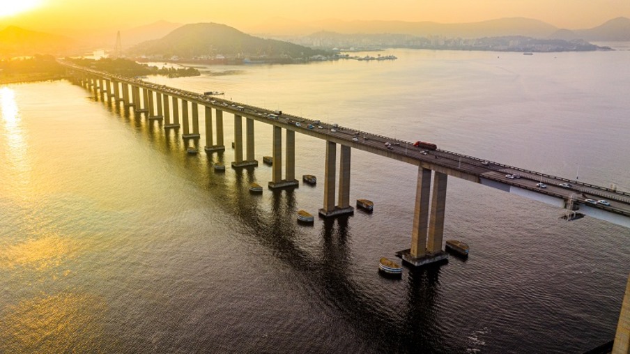 Somente em 2022, mais de 54 milhões de veículos cruzaram a Ponte entre o Rio de Janeiro, Niterói, Região dos Lagos e o litoral norte fluminense