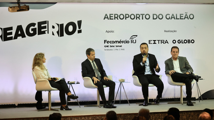 O governador Cláudio Castro fala durante o debate "Reage, Rio", nesta segunda-feira (24/4), na sede da Editora Globo, no Rio (Foto: Rogério Santana)