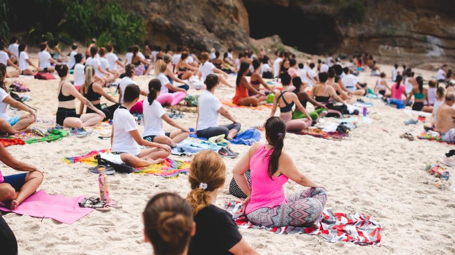 Yoga na Praia | Dharma Bhumi