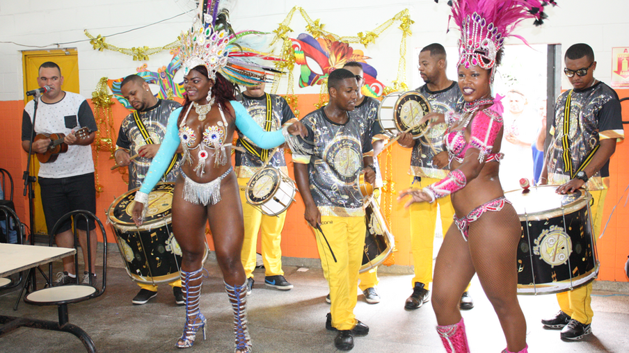 CIDADE: Restaurante Cidadão entra no ritmo do Carnaval
