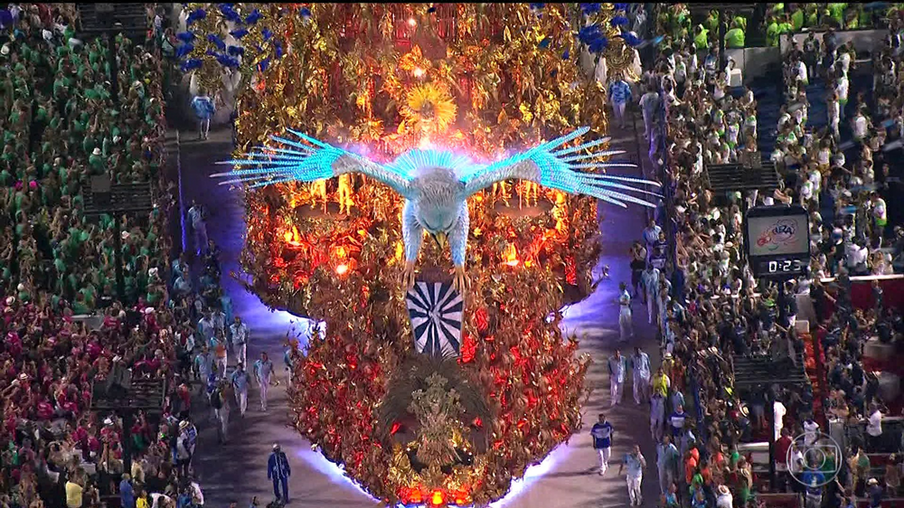 CULTURA: Público vibra com campeãs do carnaval do Rio