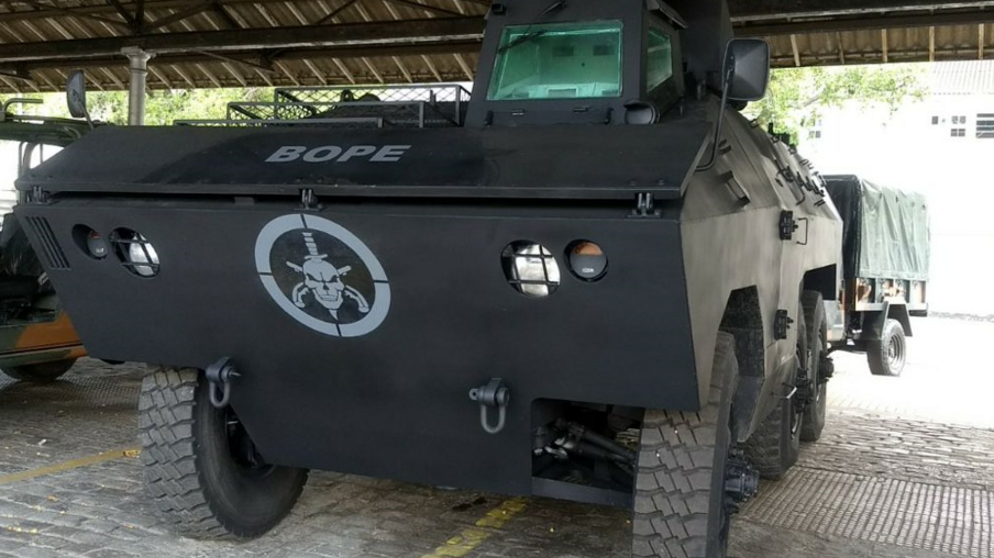 Exército entrega à Secretaria de Segurança veículos blindados 