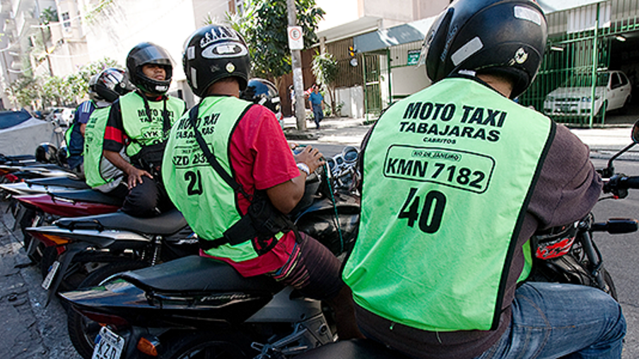 Mototaxistas regulamentados no Rio de Janeiro