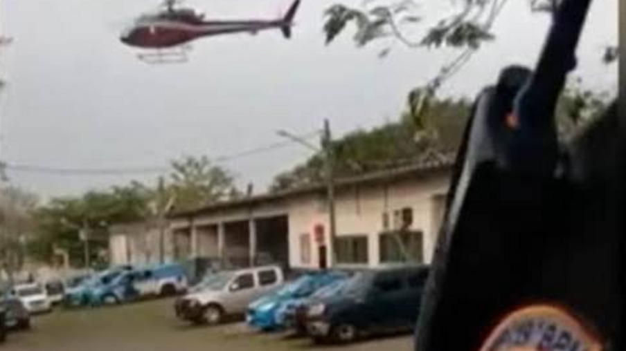 Criminosos saltaram do helicóptero no Caramujo em Niterói, relata piloto