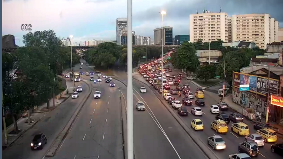 Acidente causa congestionamento na Ponte Rio-Niterói