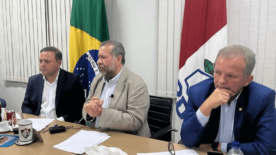 Ao lado do presidente do partido, Carlos Lupi, e do deputado federal André Figueiredo, ex-prefeito de Niterói fala sobre decisão unânime da Executiva Nacional.