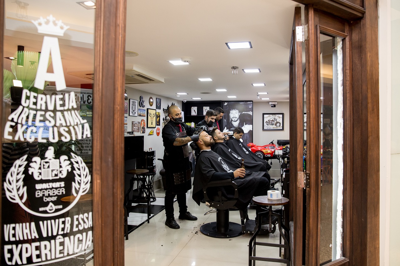 Barbearia Walter’s completa 1 ano em Niterói com lançamento de linha de produtos