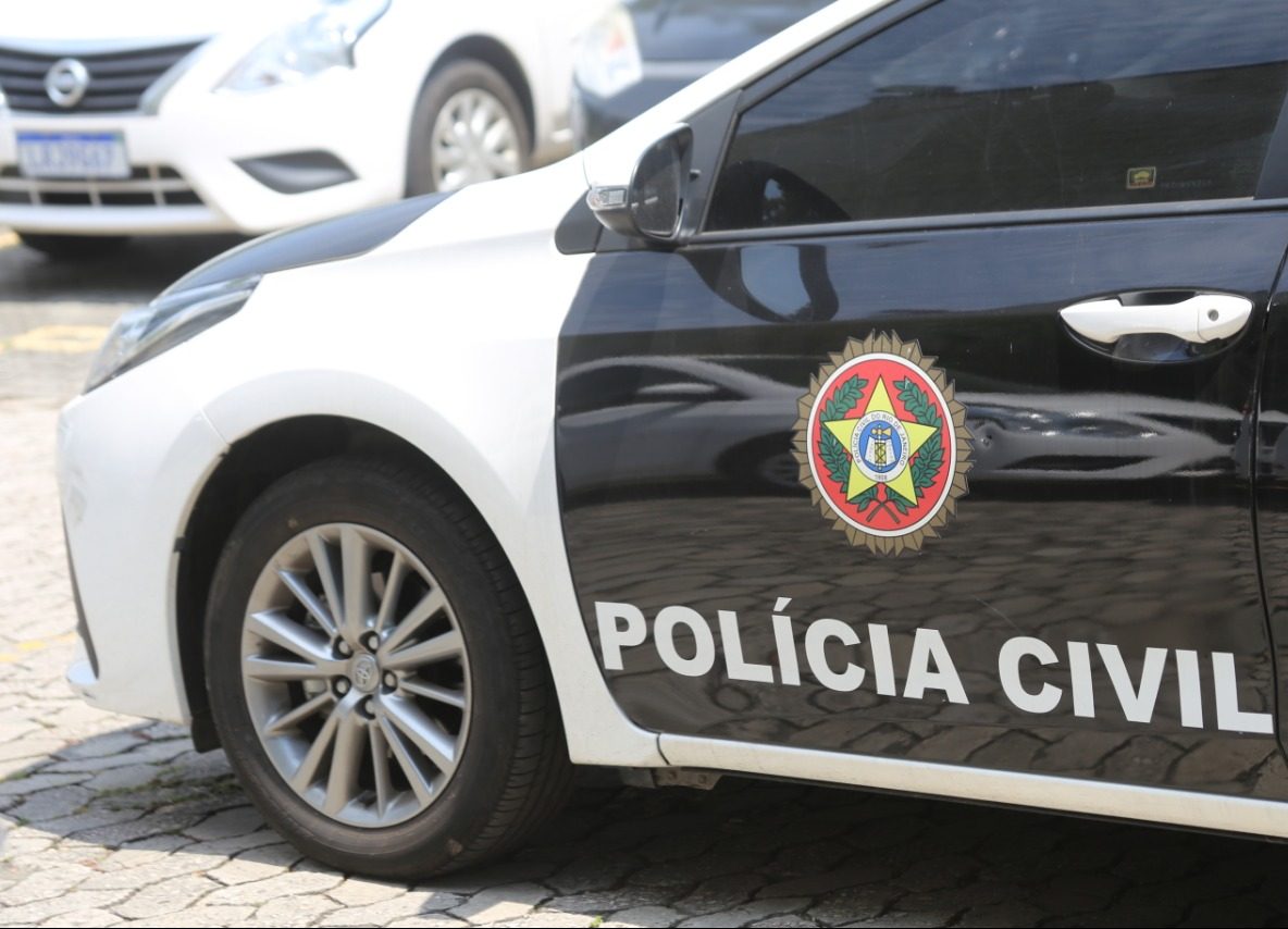 Policiais de Icaraí prenderam uma receptadora de telefone celular
