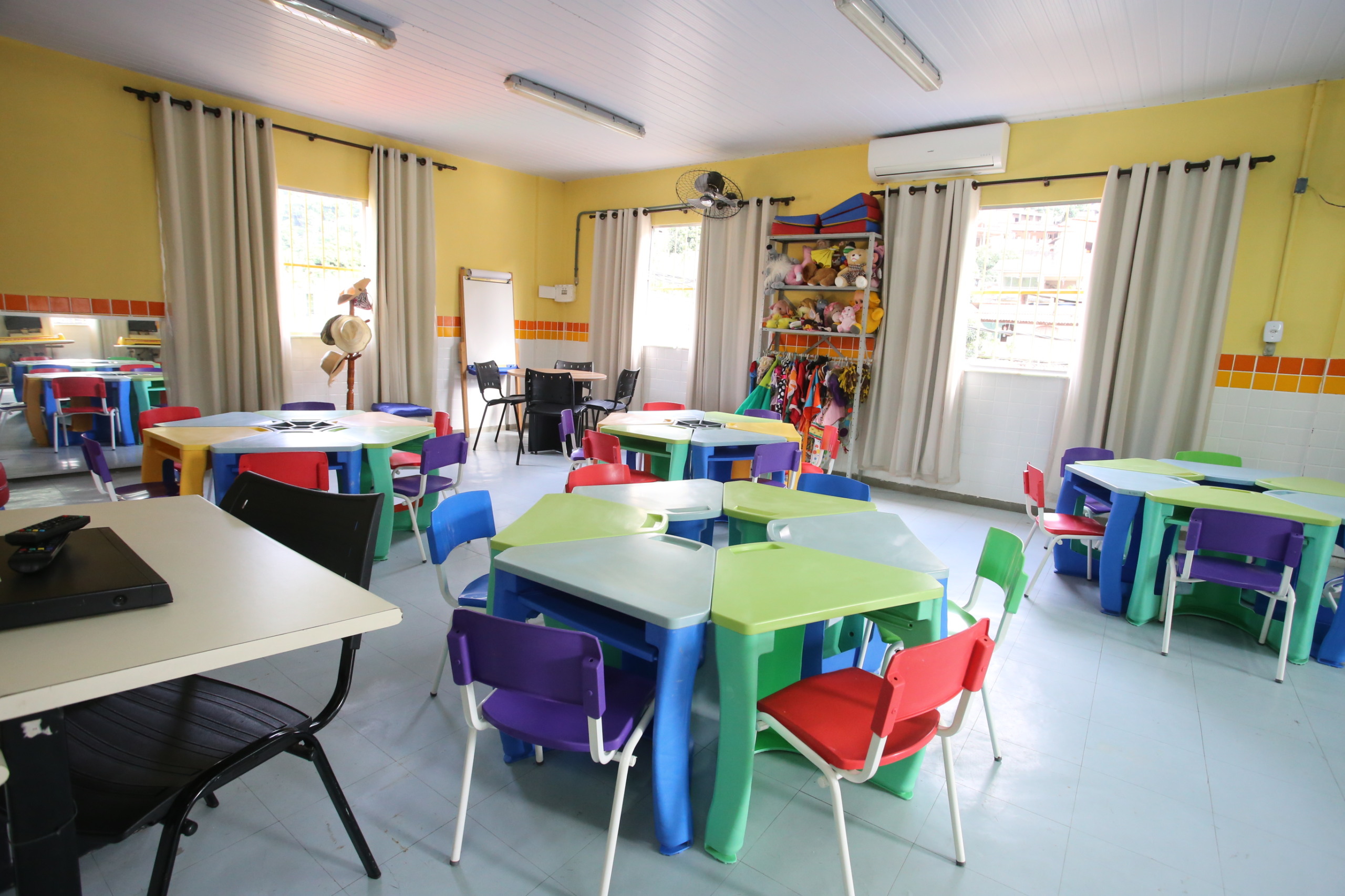 Mais escolas municipais iniciam o ensino híbrido em Niterói