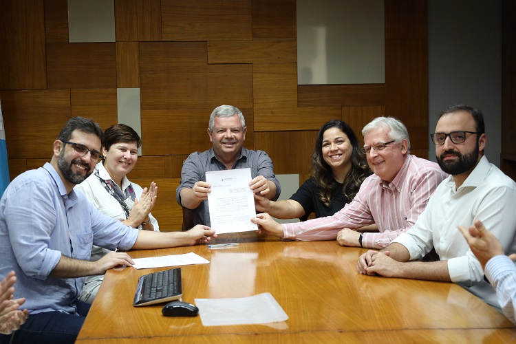 Das Rathaus von Niterói unterzeichnet eine Vereinbarung mit der Krebsstiftung