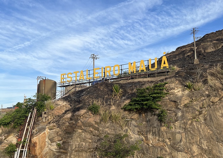 Homenagem do Estaleiro Mauá pelos 449 anos de Niterói, letreiro iluminado foi inaugurado ontem, dia 22.