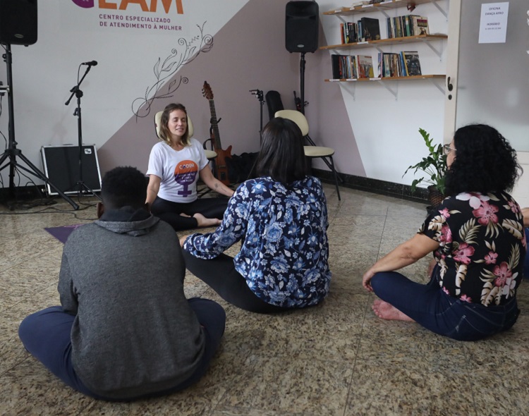 Ação social oferece gratuitamente serviços de estética, saúde e oficina para mulheres de Niterói | Foto: Luciana Carneiro