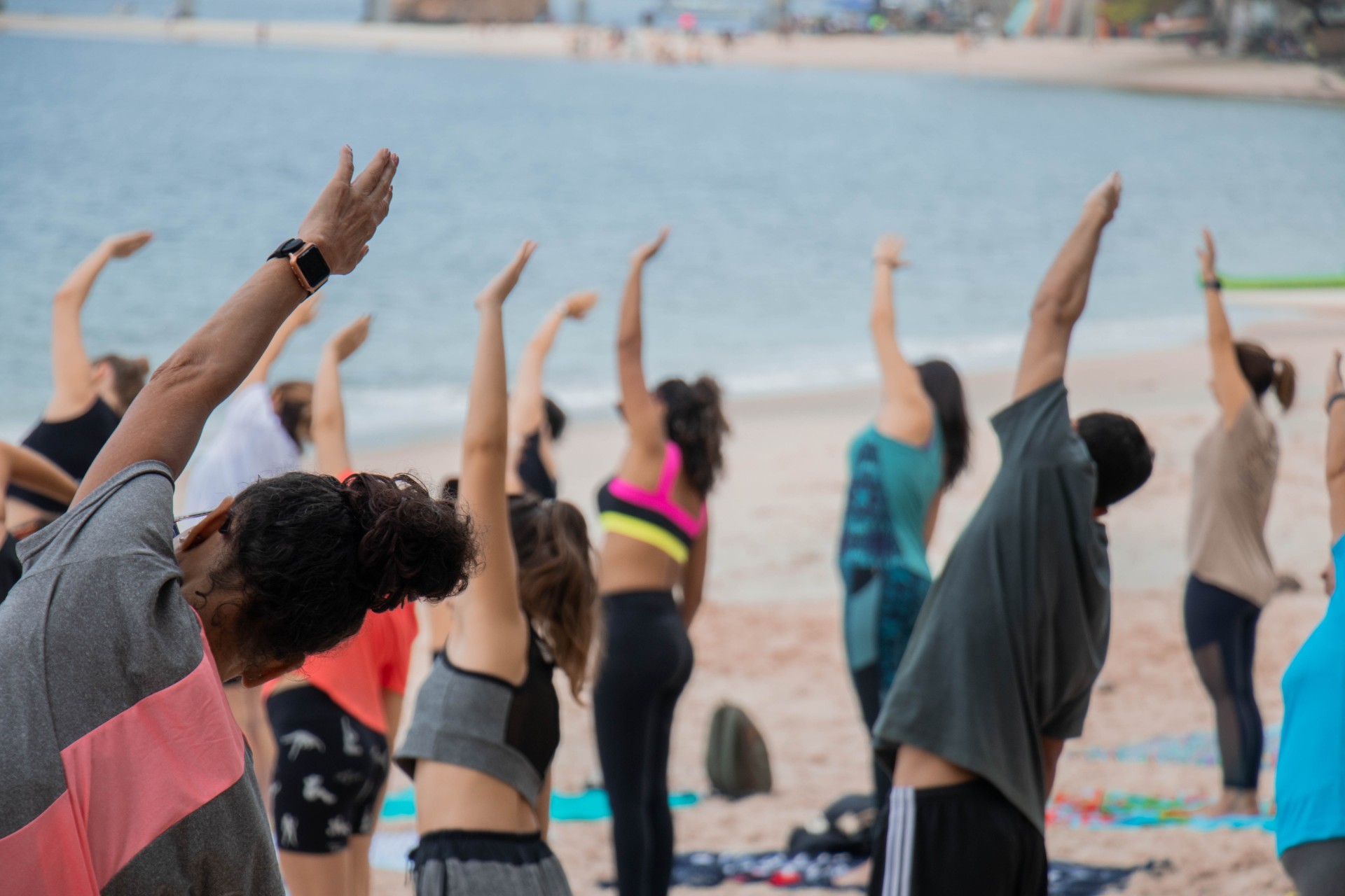 https://cidadedeniteroi.com/wp-content/uploads/2023/09/Yoga-na-Praia.jpg