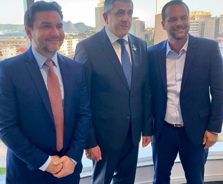 Celso Sabino (Ministro do Turismo), Zurab Pololikashvili (Secretário-Geral da OMT) e André Bento (Presidente da Neltur) na inauguração.